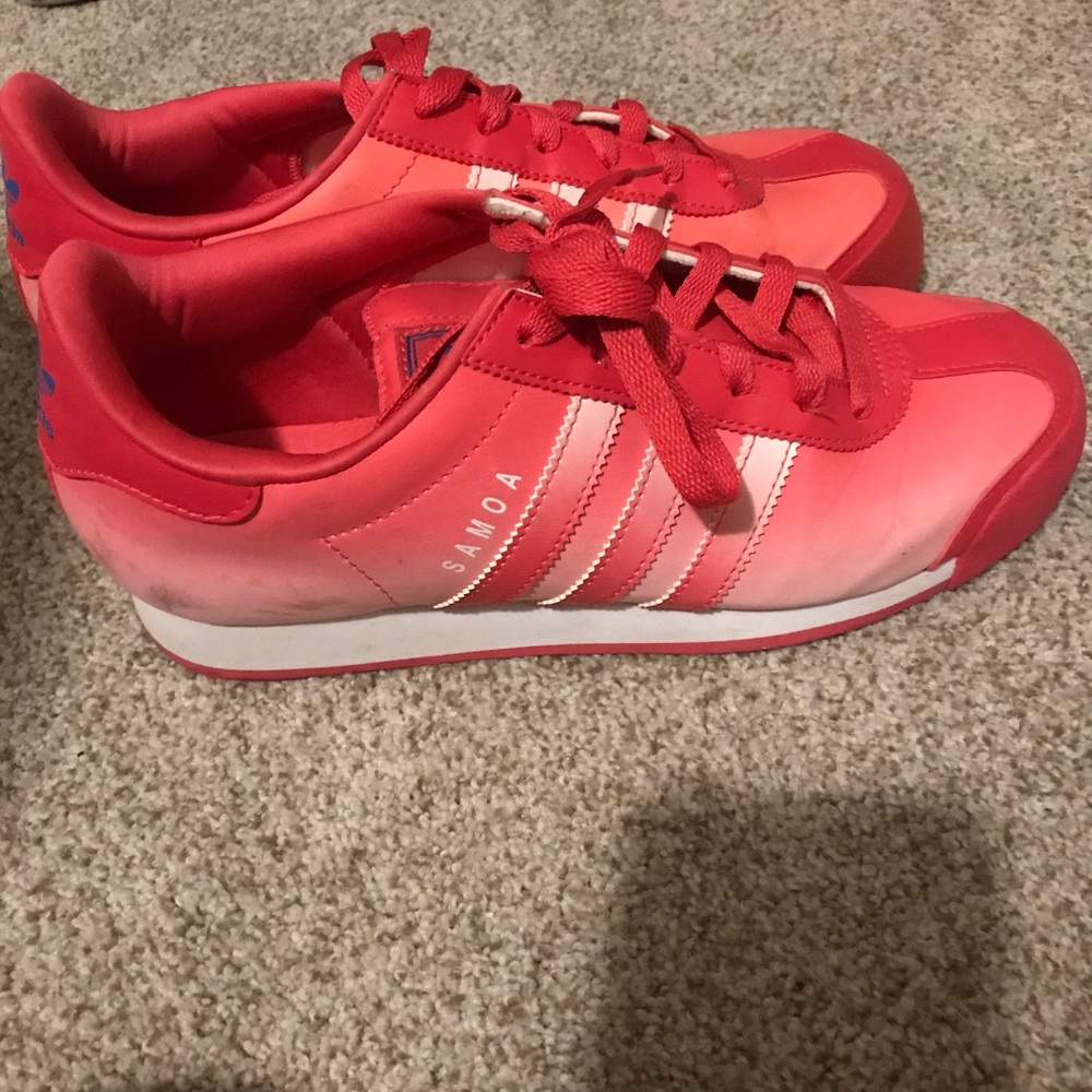 Women’s adidas Samoa’s size 8